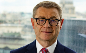 Portrait photo of Steve Medhurst