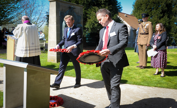 Laying wreaths at the NMA RSA memorial service